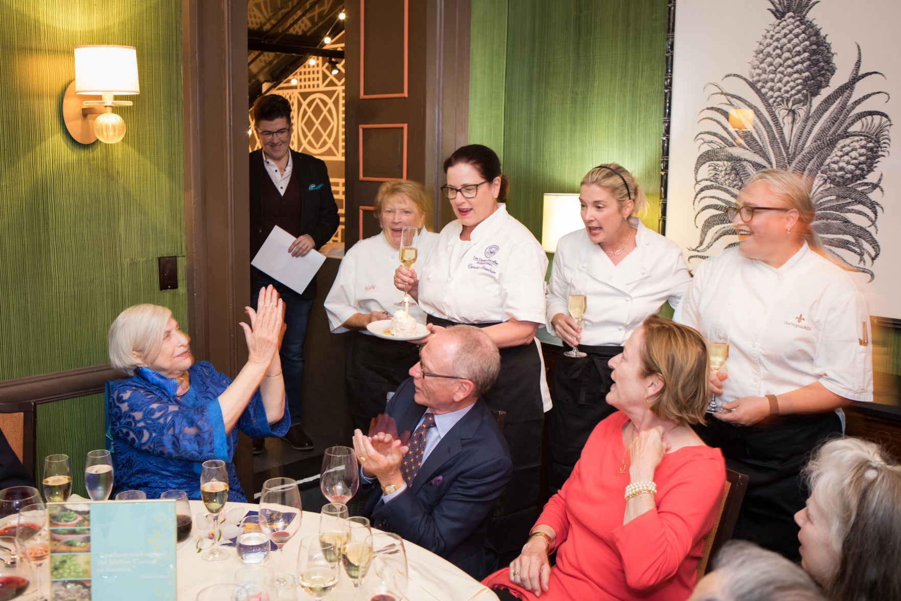 Dupree applauding the chefs